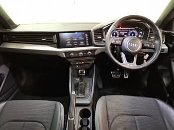 Usado Audi A1 S-Line 95 HP (69 kW) 2022 Cinzento SUV