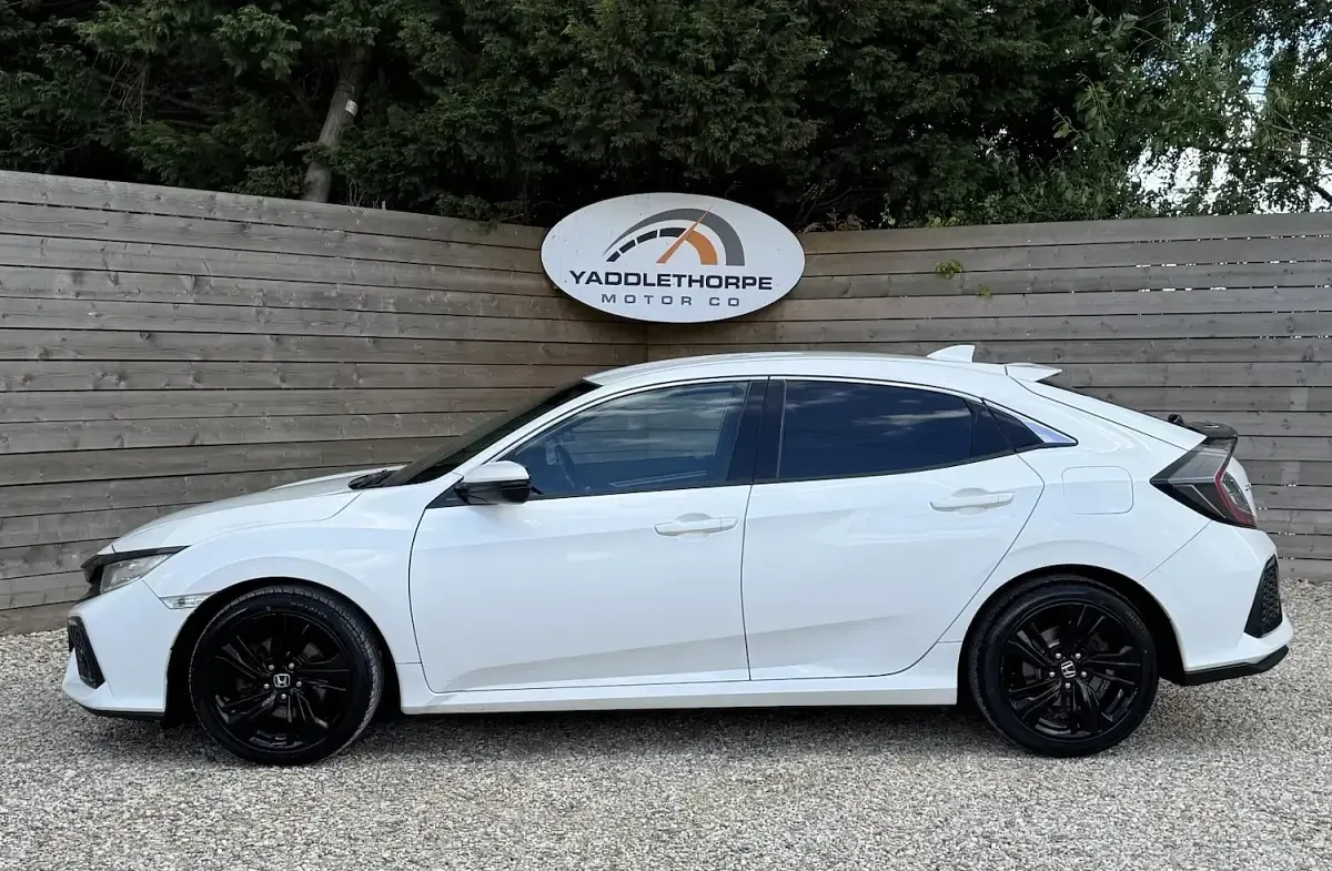 Used Honda Civic SR 120 HP (88 kW) 2019 White Hatchback