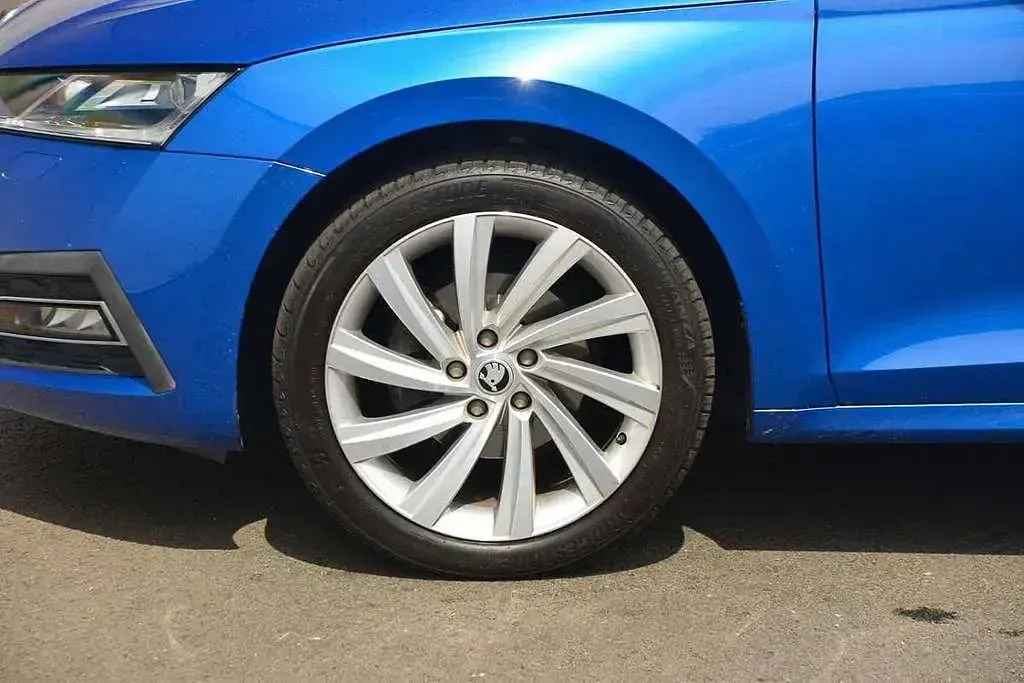 Used Skoda Octavia SE L First Edition 150 HP (110 kW) 2020 Race blue metallic Hatchback