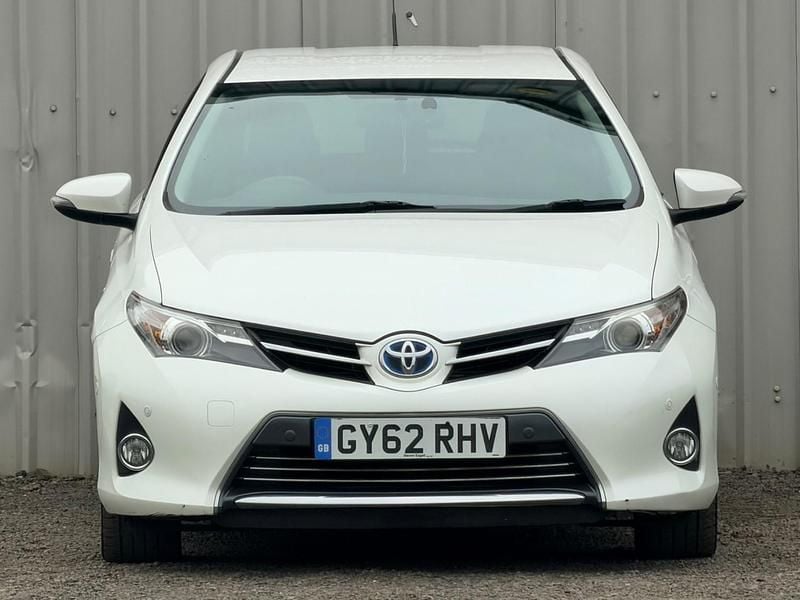 Used Toyota Auris Hybrid 2012 White Hatchback