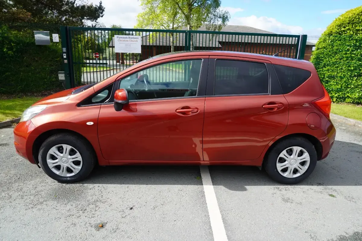 Używany Nissan Note Acenta 98 KM (72 kW) 2013 Czerwony Hatchback
