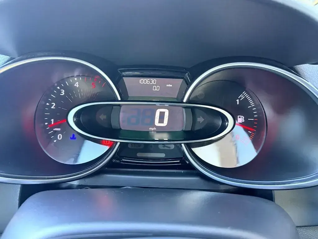 Used Renault Clio Dynamique 90 HP (66 kW) 2018 Red Hatchback