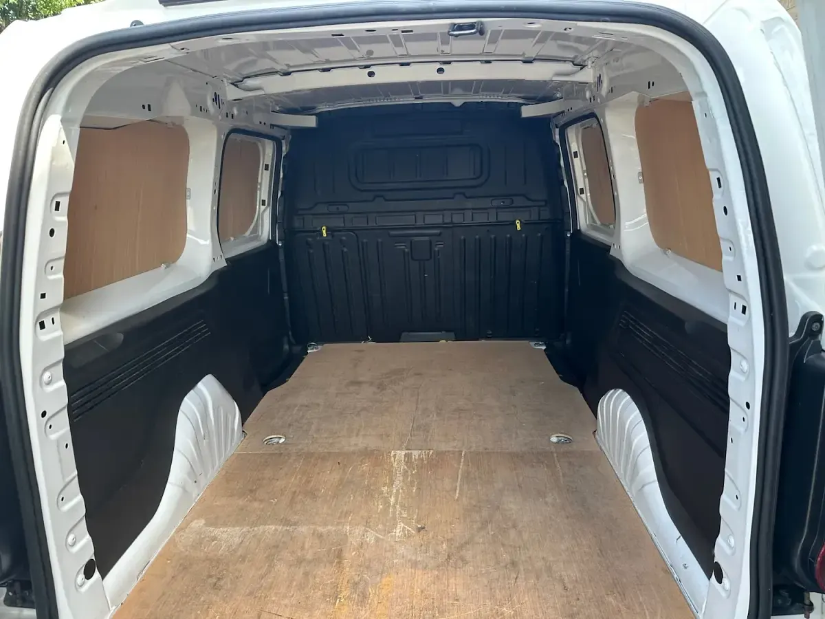 Used Peugeot Partner 131 HP (96 kW) 2019 White MPV