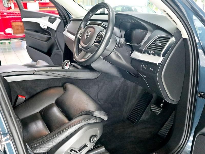 Used Volvo XC90 Momentum 250 HP (183 kW) 2021 Blue SUV