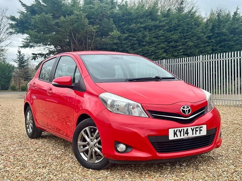 Used Toyota Yaris Plus 99 HP (72 kW) 2014 Red Hatchback