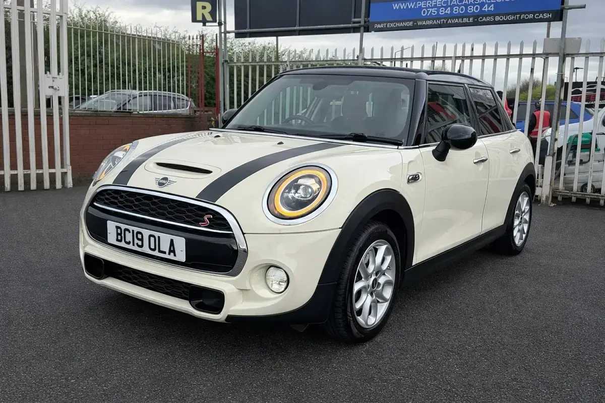 Used Mini Cooper S Classic 2019 White Hatchback