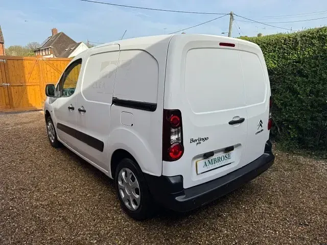 Used Citroën Berlingo 75 HP (55 kW) 2017 White MPV