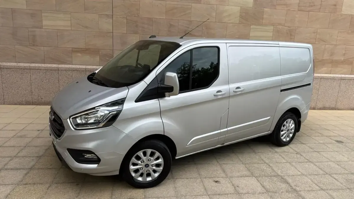 Used Ford Transit Custom Limited 130 HP (95 kW) 2022 Silver Van