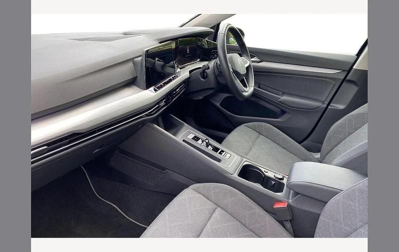 Used VW Golf VIII Life 150 HP (110 kW) 2023 Blue Hatchback