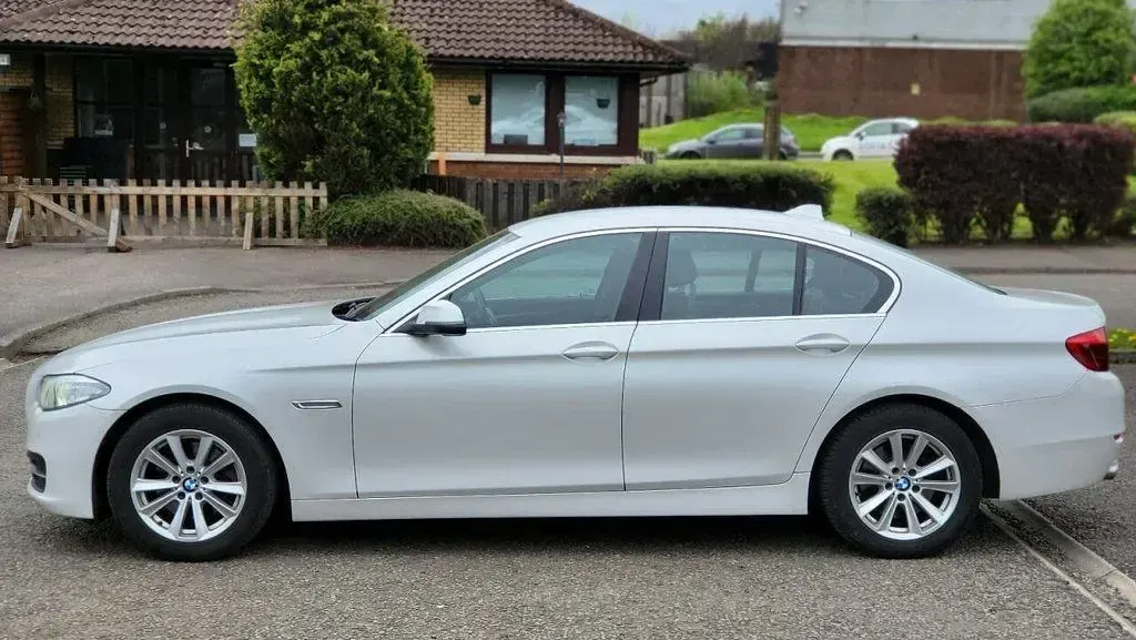 Gebraucht BMW 520 184 PS (135 kW) 2013 Weiß Limousine
