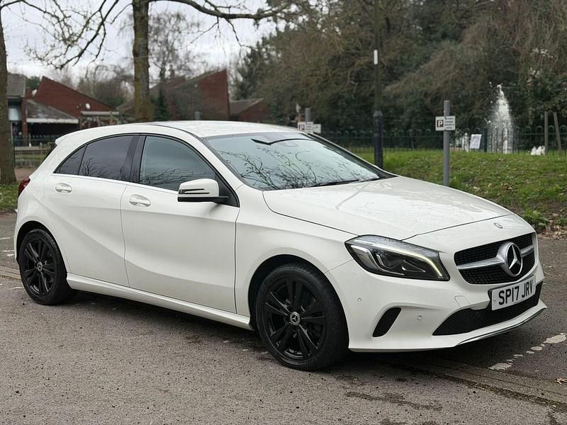 Begagnad Mercedes A200 Premium 2017 Vit Halvkombi