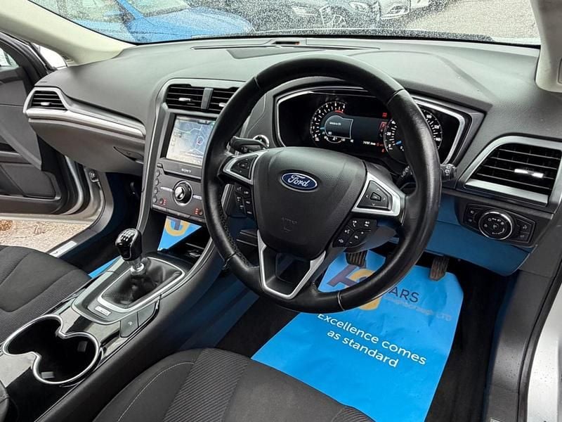 Used Ford Mondeo Titanium 150 HP (110 kW) 2015 Silver Hatchback