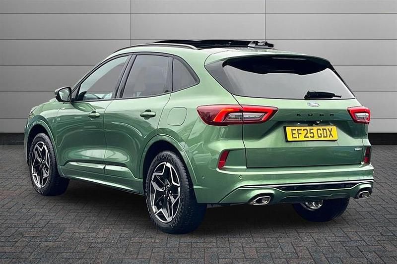 Second-hand Ford Kuga ST-Line X 183 CP (134 kW) 2025 Verde SUV