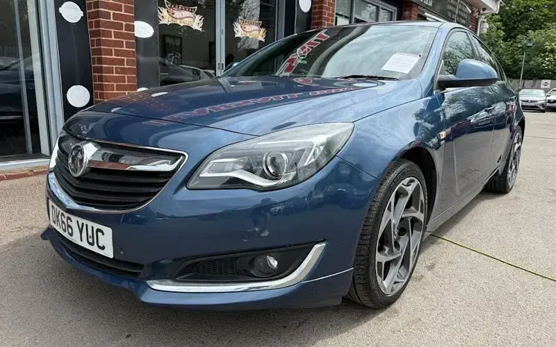 Used Vauxhall Insignia SRi 136 HP (100 kW) 2016 Blue Hatchback