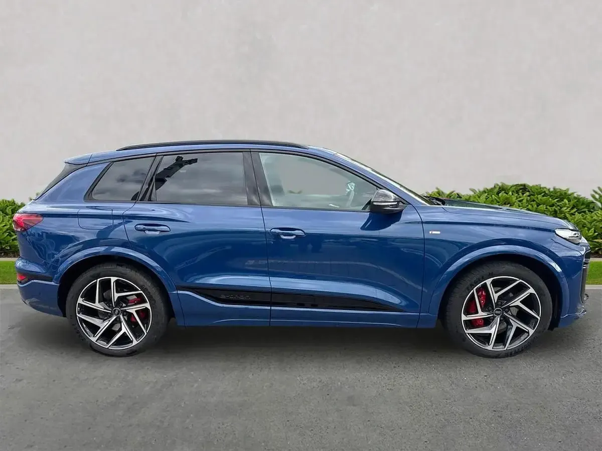 Begagnad Audi e-tron Business 284 kW (387 HK) 2026 Blå SUV