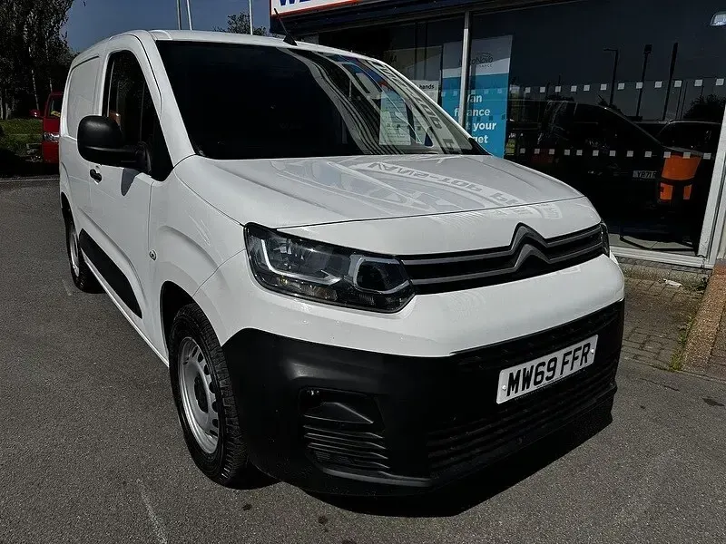 Used Citroën Berlingo 75 HP (55 kW) 2020 White MPV