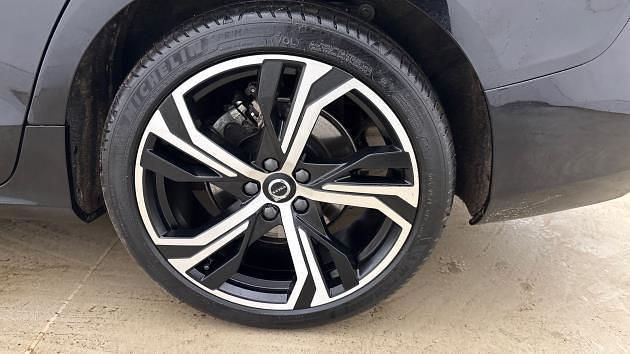 Used Volvo V60 Plus 197 HP (144 kW) 2025 Black Estate