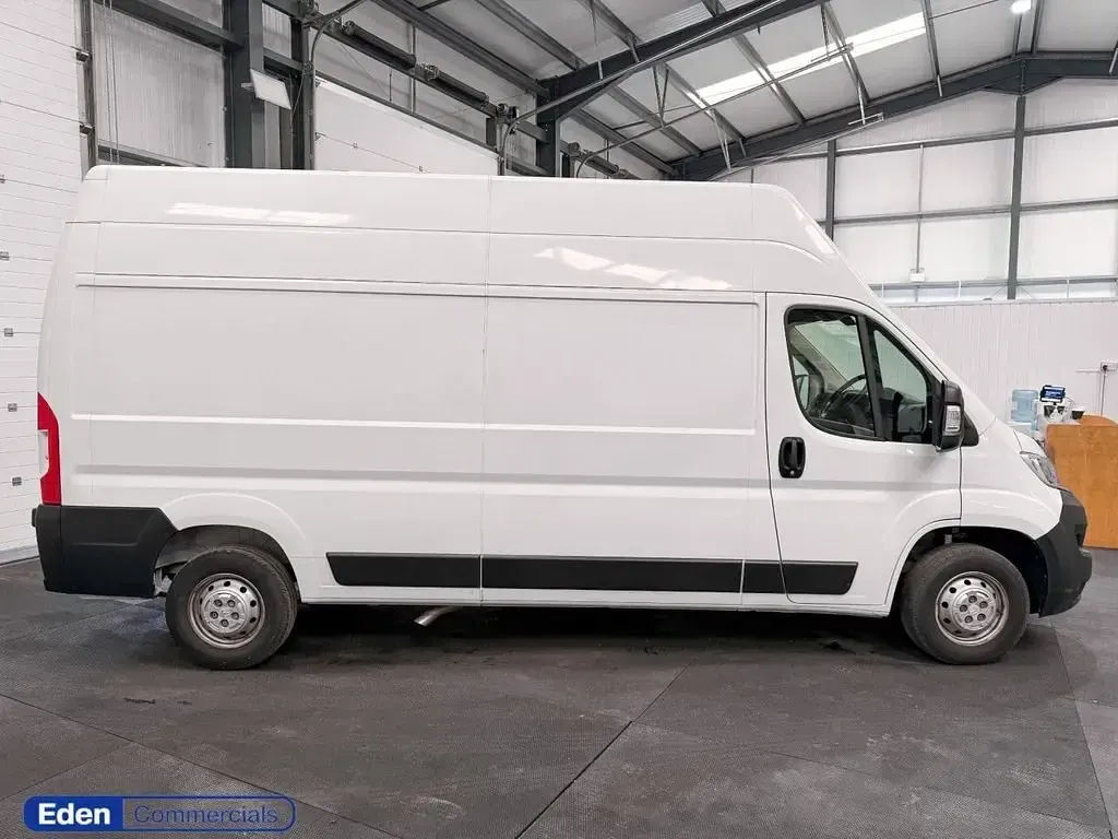 Usado Citroën Relay 140 HP (102 kW) 2023 Branco Van