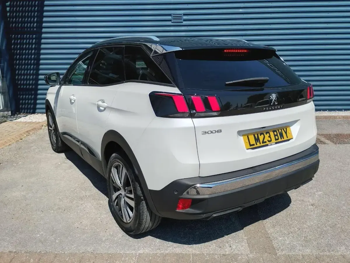 Used Peugeot 3008 Allure+ 129 HP (94 kW) 2023 White SUV