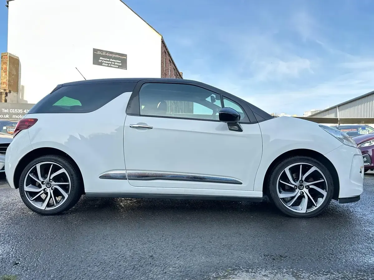 Used Citroën DS3 90 HP (66 kW) 2015 White Hatchback