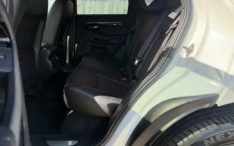 Used Land Rover Range Rover evoque R-Dynamic 182 HP (133 kW) 2019 White SUV