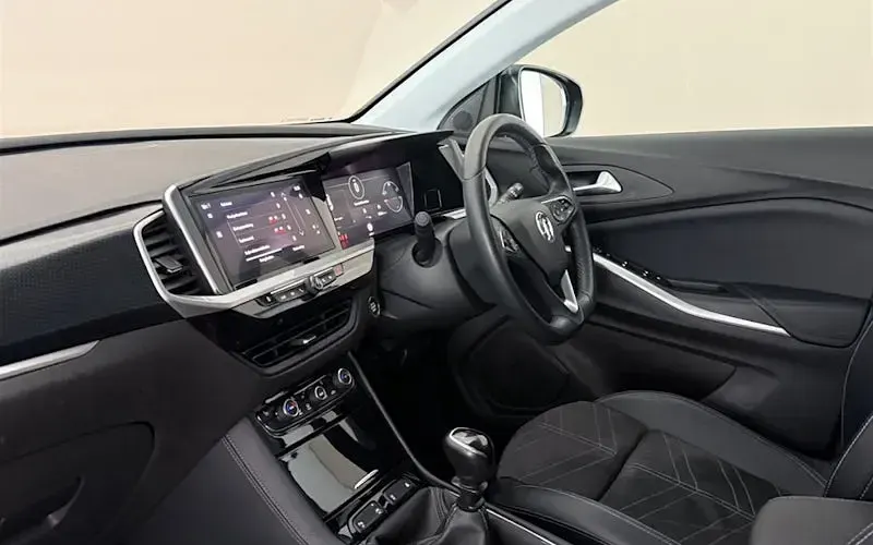 Second-hand Vauxhall Grandland X Ultimate 131 CP (96 kW) 2023 Negru SUV