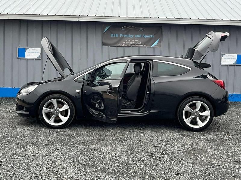 Used Vauxhall Astra GTC SRi 200 HP (147 kW) 2015 Black Hatchback