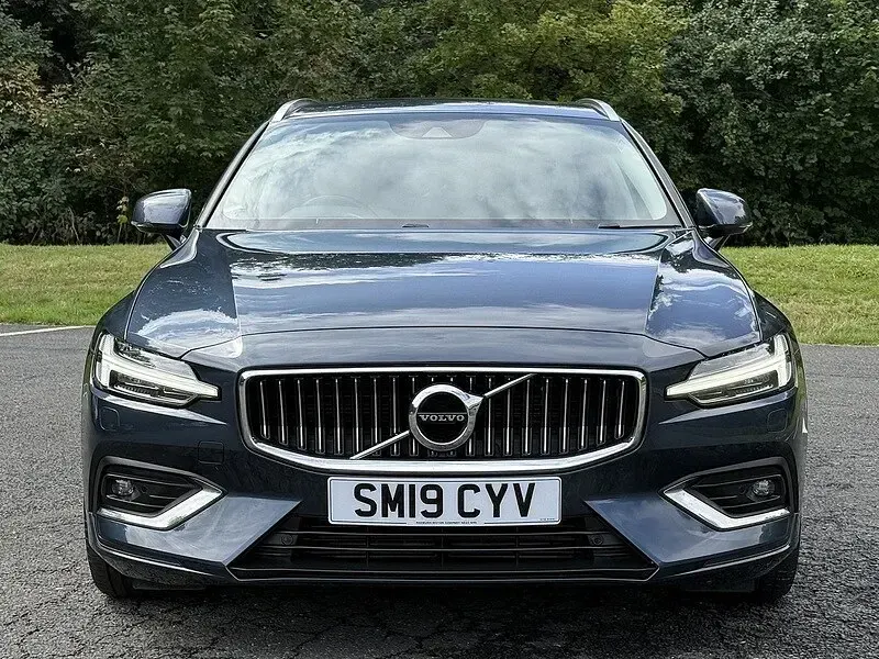 Used Volvo V60 Inscription 190 HP (139 kW) 2019 Blue Estate