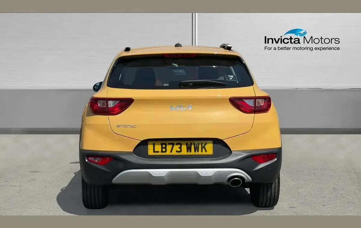 Used Kia Stonic 99 HP (72 kW) 2023 Yellow SUV
