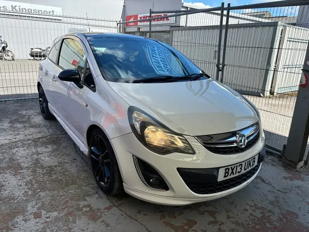 Used Vauxhall Corsa Edition 85 HP (62 kW) 2013 White Hatchback
