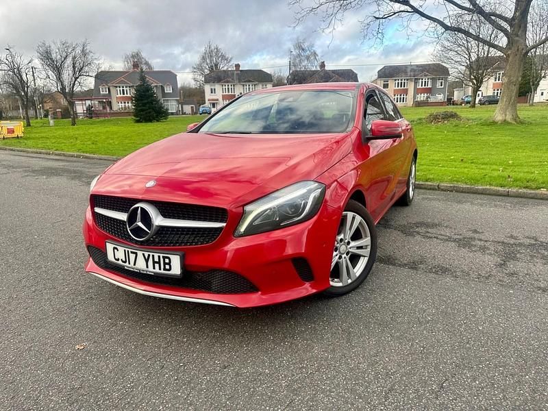 Used Mercedes A180 Executive 109 HP (80 kW) 2017 Red Hatchback