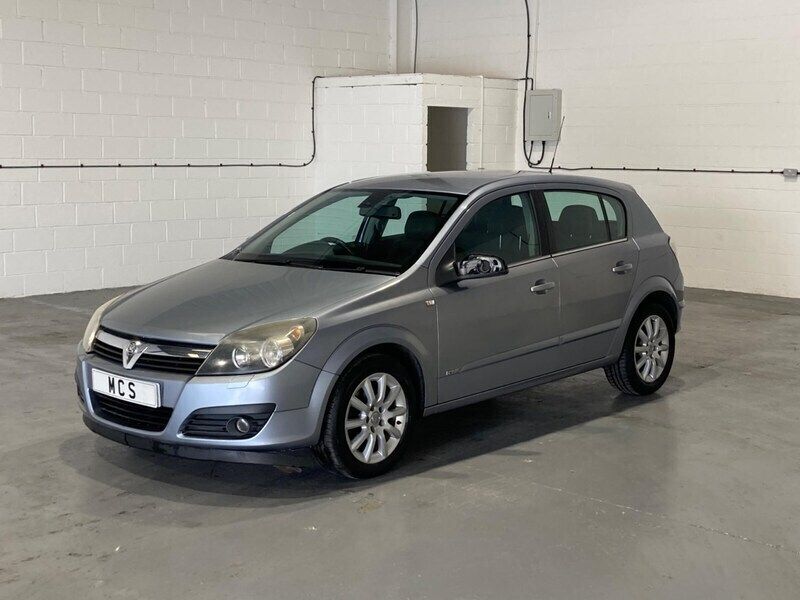 Silver Used 2005 Vauxhall Astra Design Edition Hatchback | £1,995 (Fair price) - Image 1/4