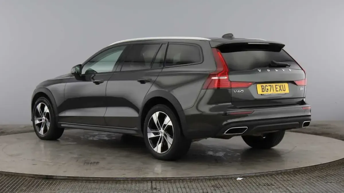 Used Volvo V60 CC 197 HP (144 kW) 2022 Estate