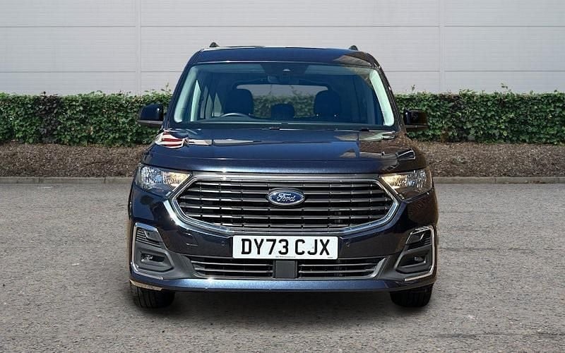 Usado Ford Tourneo Titanium 122 HP (89 kW) 2026 Carrinha