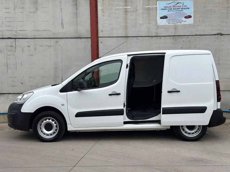 Used Citroën Berlingo 100 HP (73 kW) 2018 White MPV