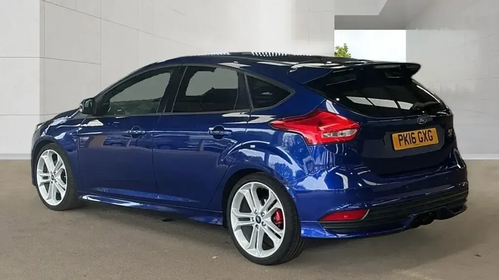 Used Ford Focus ST 250 HP (183 kW) 2016 Blue Hatchback