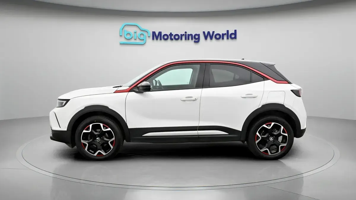 Used Vauxhall Mokka SRi 130 HP (95 kW) 2022 White SUV