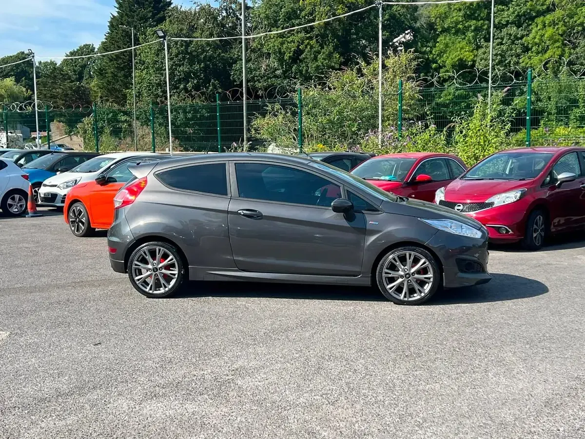 Used Ford Fiesta ST-Line 140 HP (102 kW) 2016 Grey Hatchback