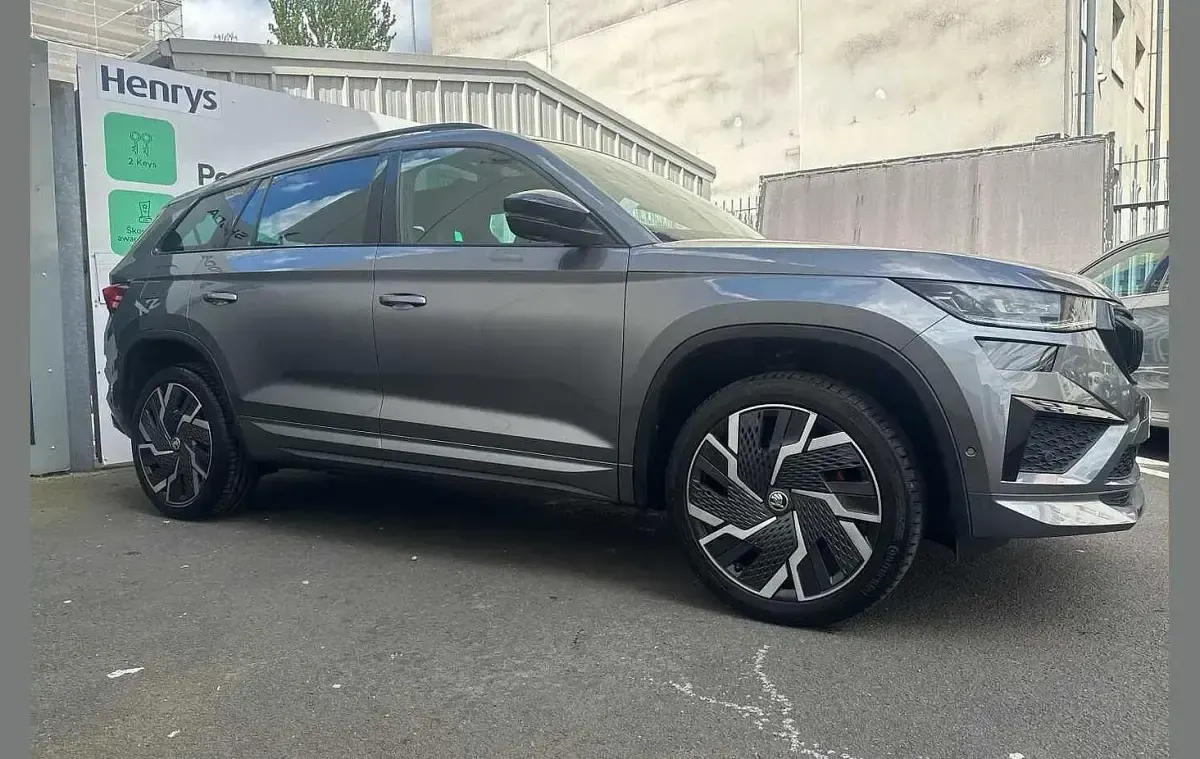 Usado Skoda Kodiaq vRS 241 HP (177 kW) 2022 Cinzento SUV
