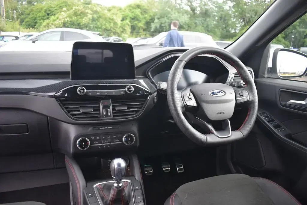 Used Ford Kuga ST-Line 150 HP (110 kW) 2023 White SUV