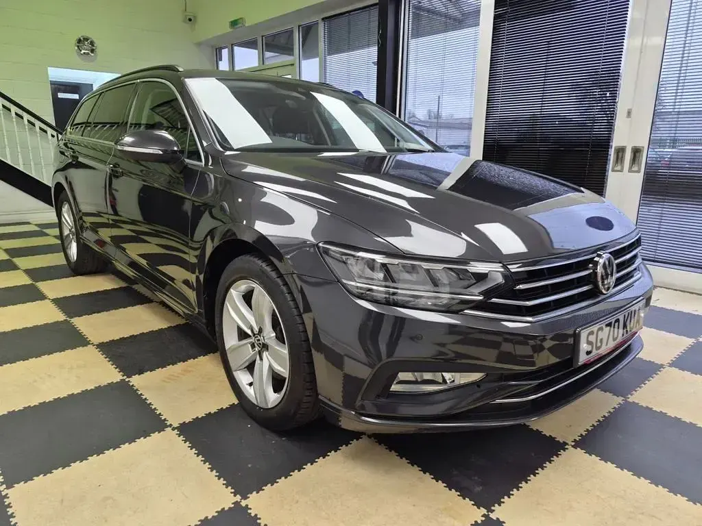 Used VW Passat SE 150 HP (110 kW) 2020 Grey Estate