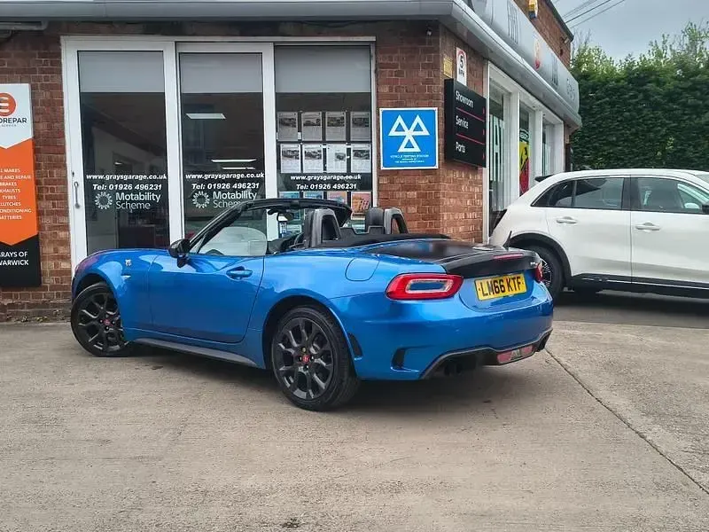 Used Abarth 124 Spider 170 HP (125 kW) 2016 Blue Cabriolet