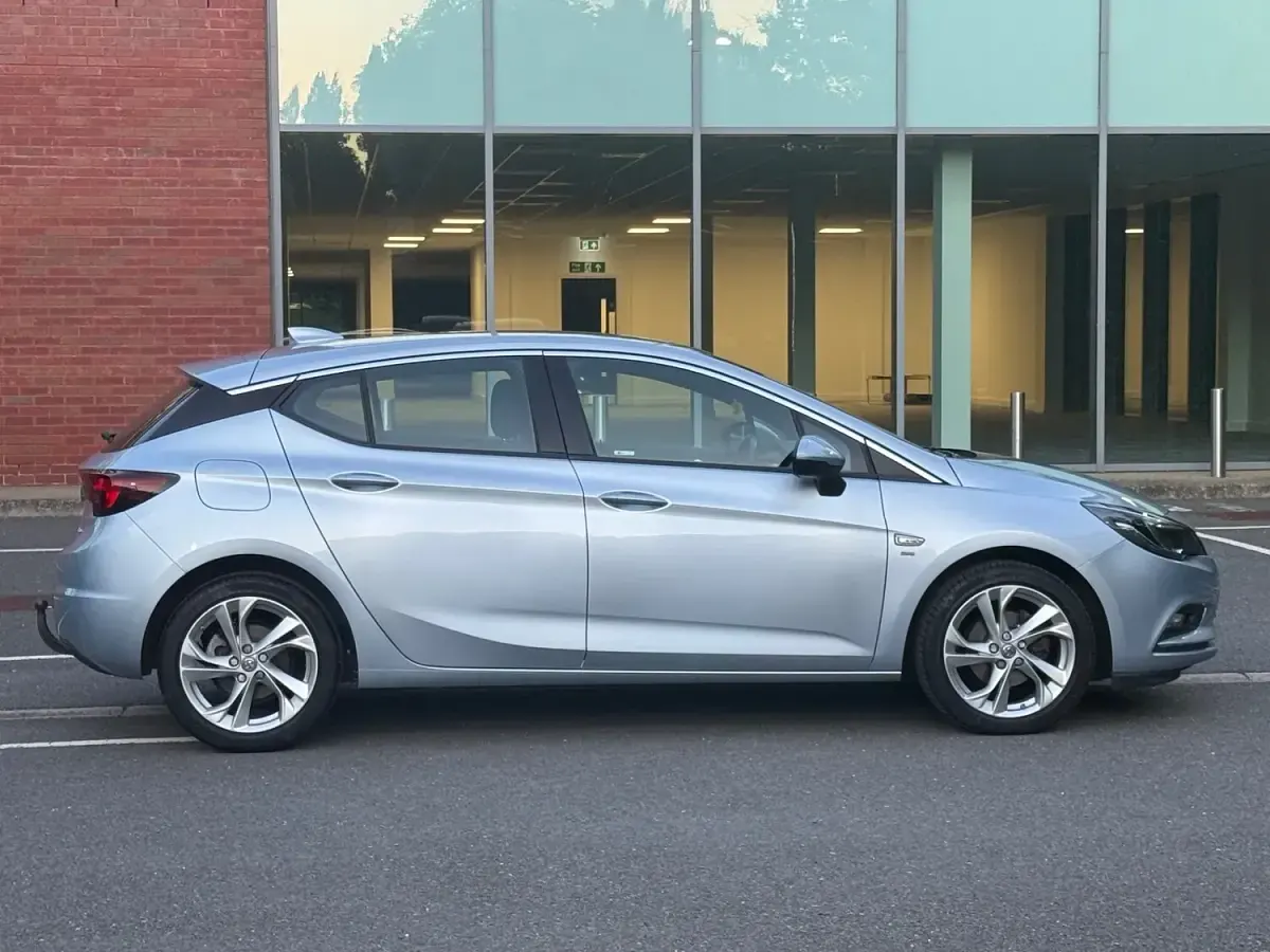 Used Vauxhall Astra SRi 150 HP (110 kW) 2016 Silver Hatchback