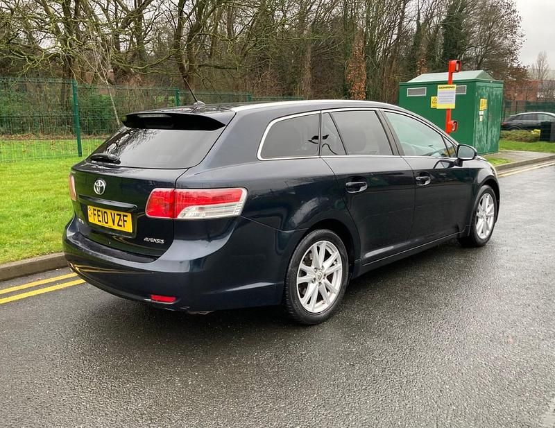 Used Toyota Avensis 2010 Blue Estate