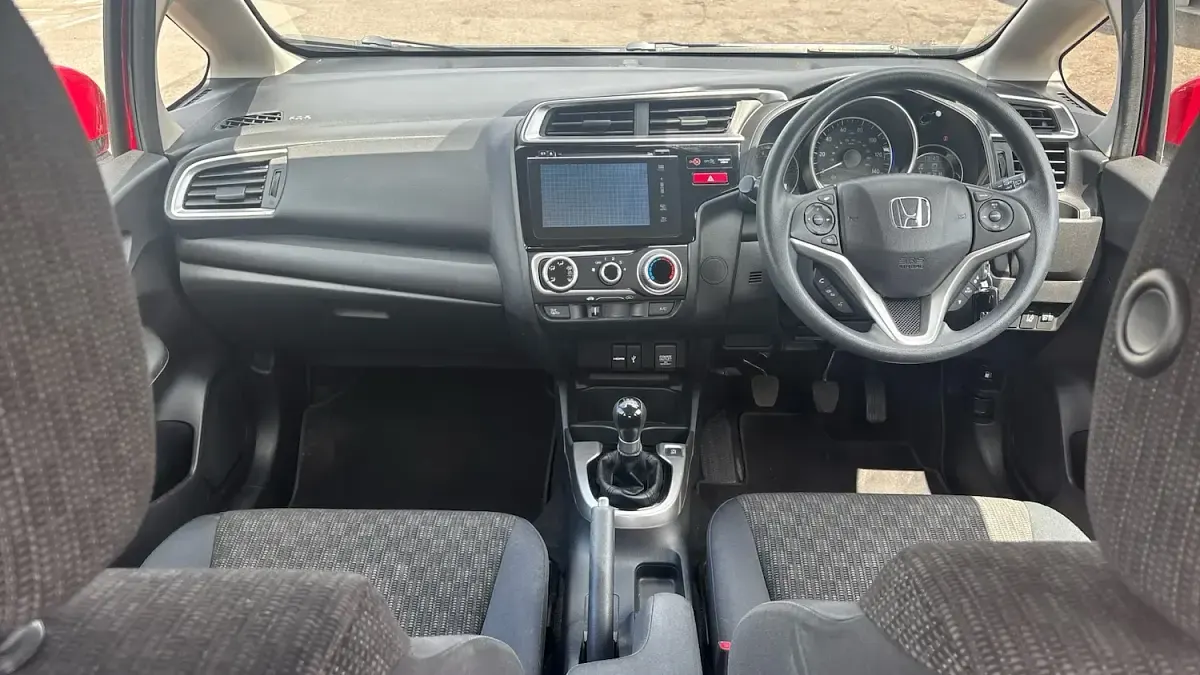 Used Honda Jazz SE 102 HP (75 kW) 2016 Red Hatchback