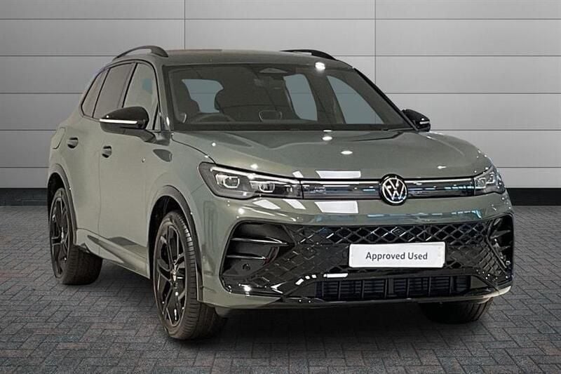 Cipressino green Used 2025 VW Tiguan R-line SUV | £38,895 (Expensive) - Image 1/4