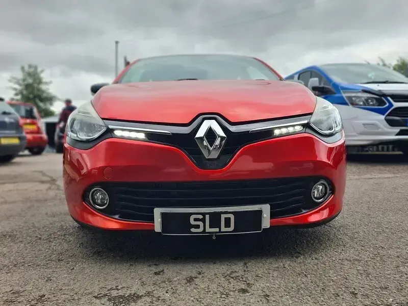 Used Renault Clio Dynamique 90 HP (66 kW) 2015 Red Hatchback