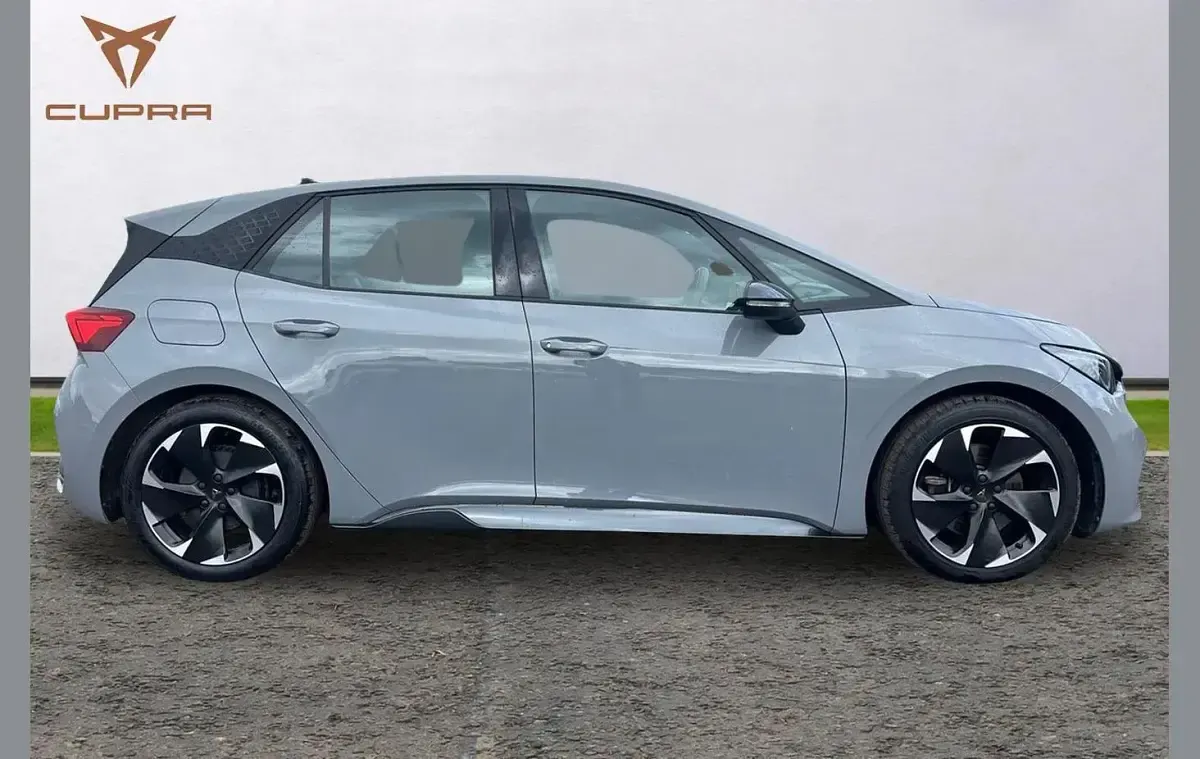 Usado Cupra Born e-Boost 169 kW (231 CV) 2024 Gris Utilitario