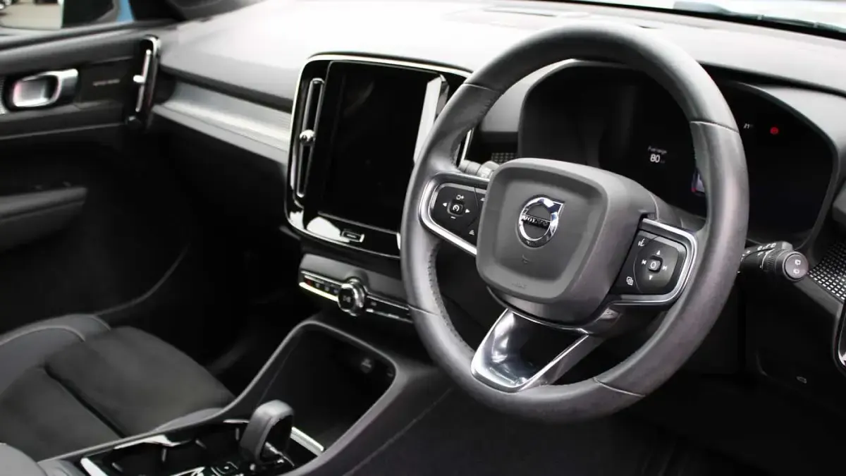 Used Volvo XC40 Ultimate 197 HP (144 kW) 2023 Silver dawn SUV
