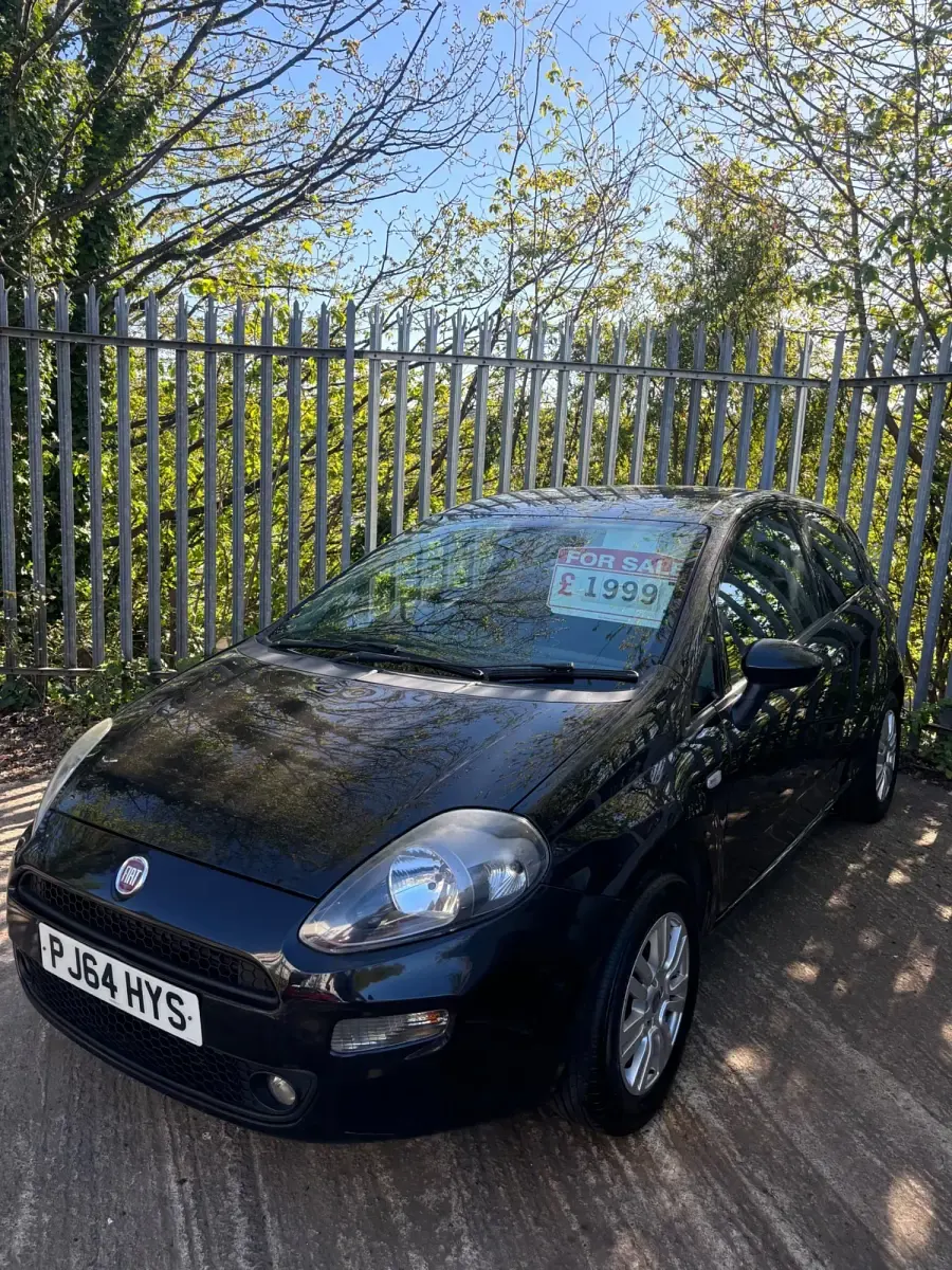 Usado Fiat Punto Easy 69 HP (50 kW) 2014 Preto Citadino
